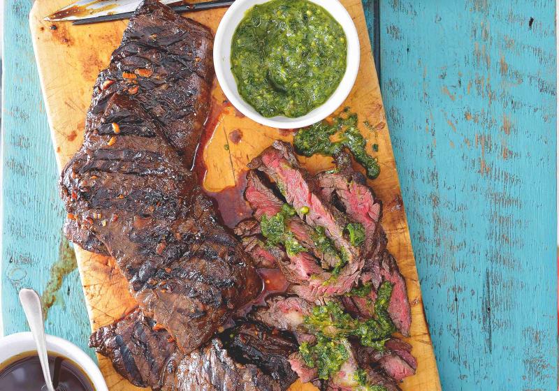 Hovězí skirt steak se salsou verde