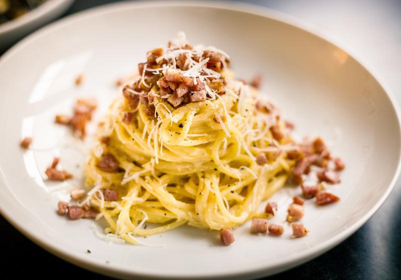 Dokonale krémové špagety alla carbonara: Vyzkoušejte tradiční recepturu i nejrůznější obměny