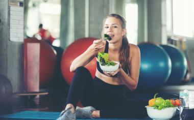Začínáte cvičit? Vytvořte si jídelníček plný bílkovin pro efektivní růst svalů