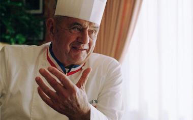 Papež francouzské gastronomie Paul Bocuse měl rád tradiční jídla: Jeho restaurace udržela nejdelší dobu tři michelinské hvězdy
