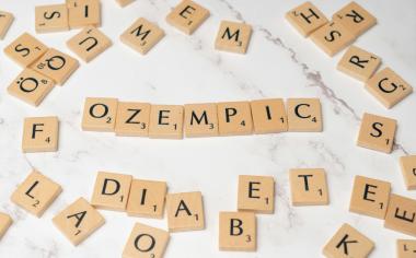 Éra Ozempicu: Proč si celebrity píchají do břicha lék pro diabetiky