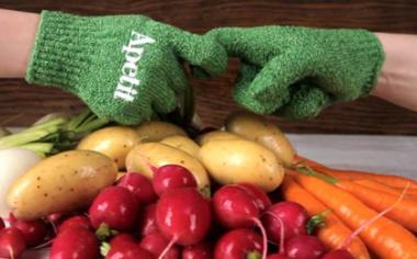 VIDEO: Dárek v květnovém Apetitu – rukavice na čištění zeleniny