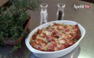 VIDEO: Těstoviny s pečenými rajčaty, lilkem a mozzarellou