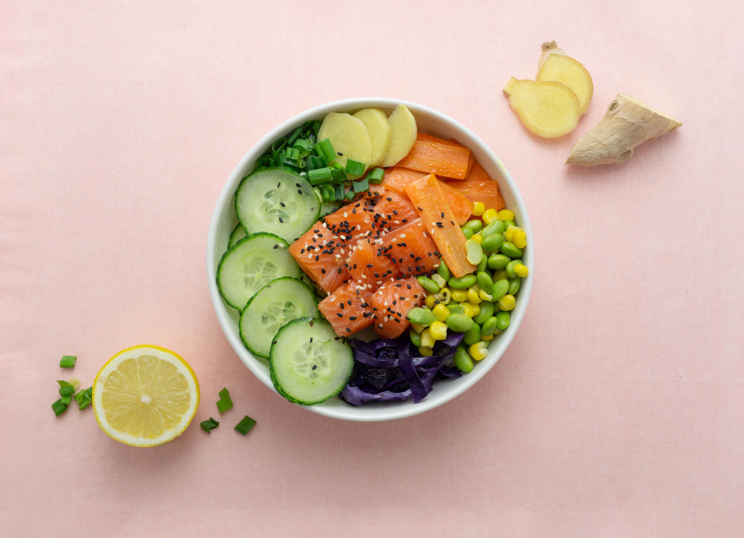 Poke bowl: Zdravá a efektní miska barev a chutí | Apetit Online