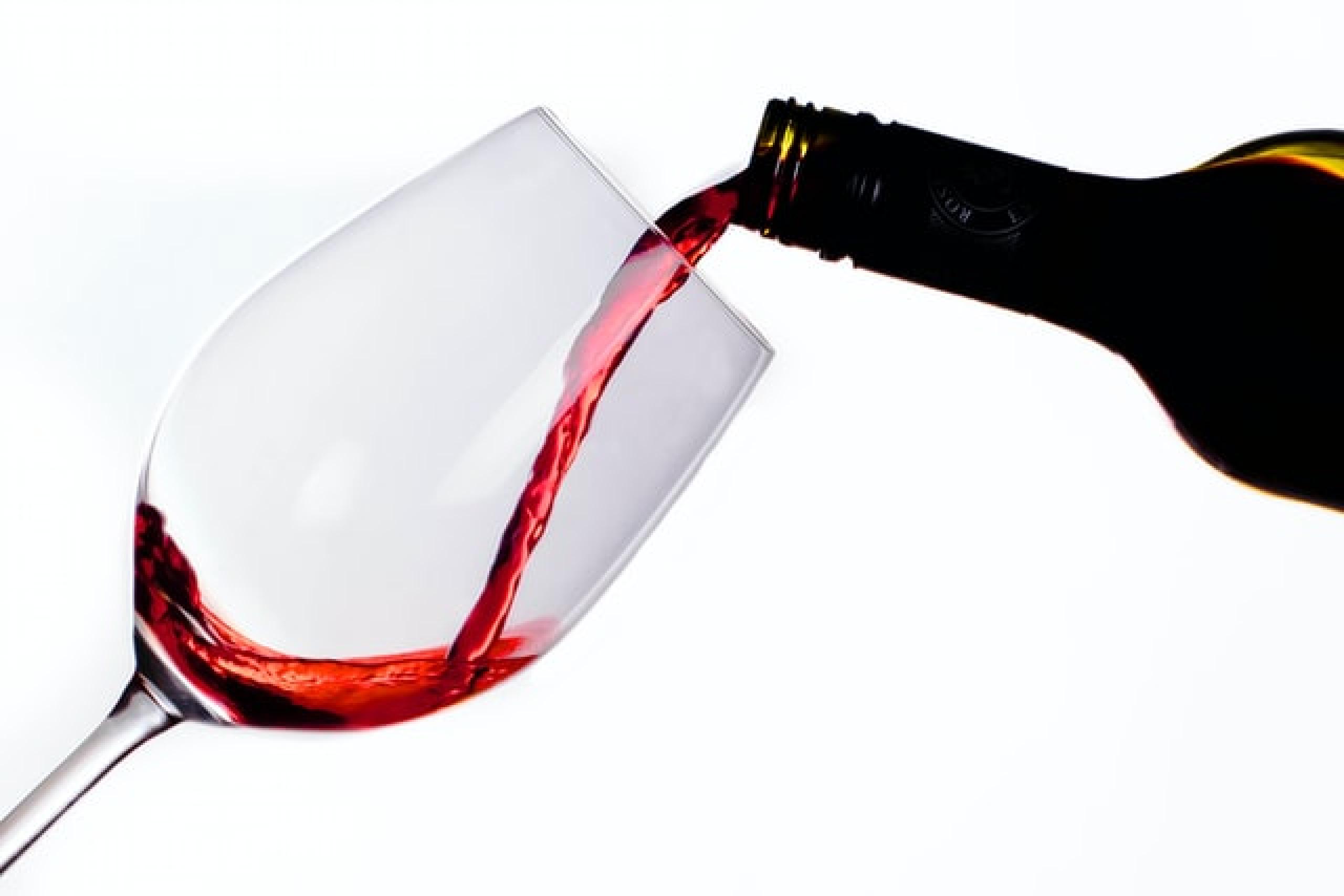 Jak na skvrny od červeného vína? | Apetit Online