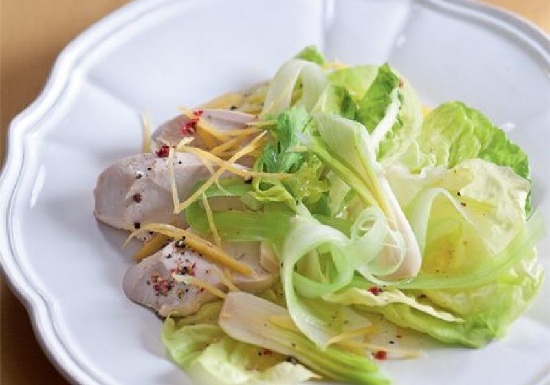 Hlávkový salát s kuřetem & jarní cibulkou