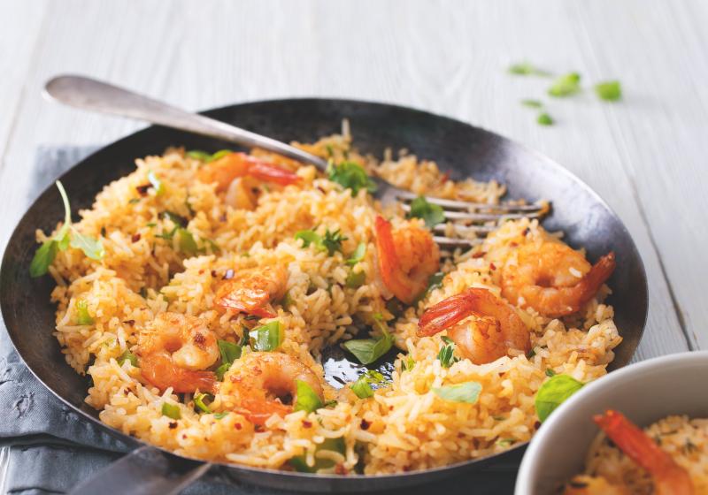 Cajunská smažená rýže s krevetami | Apetit Online