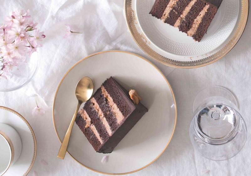 Čokoládovo-karamelový dort se slanými arašídy | Apetit Online