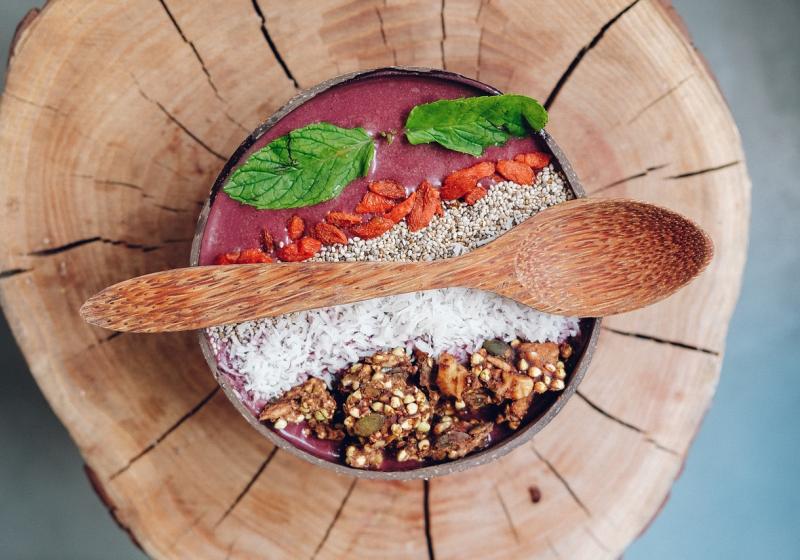 Smoothie bowl - barevná miska plná chuti a zdraví | Apetit Online