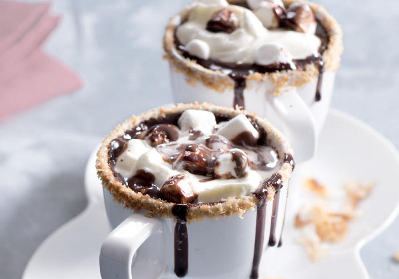 Kokosová horká čokoláda s marshmallows | Apetit Online