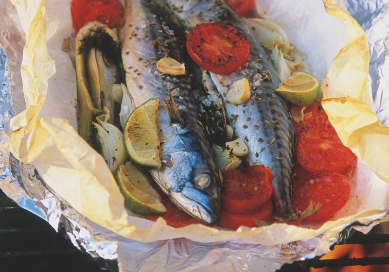 Ryba na rožni: Odlehčete letní grilovačku | Apetit Online