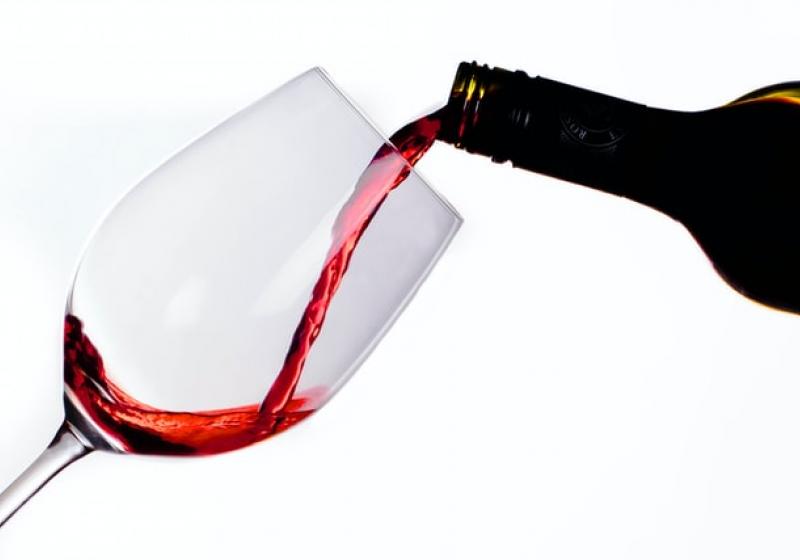 Jak na skvrny od červeného vína? | Apetit Online