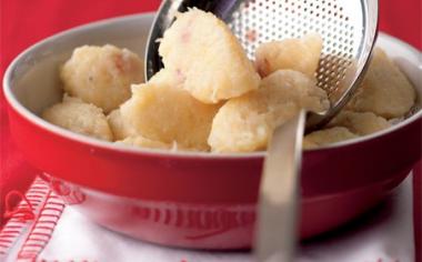 Chlupaté knedlíky: Dokonalá příloha z brambor i hlavní chod za pár korun |  Apetit Online